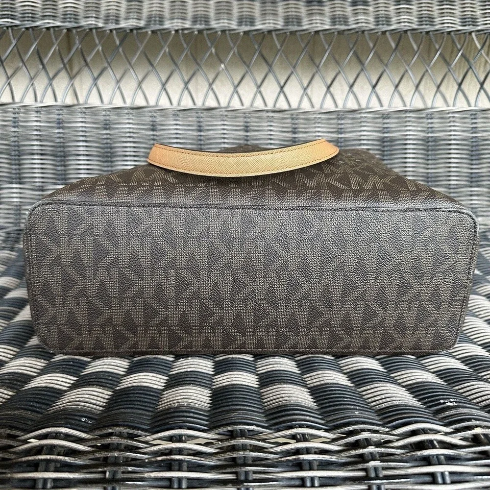 Michael Kors Jet Set Violet‎ Small Carryall Tote Wallet Logo Perforated Leather